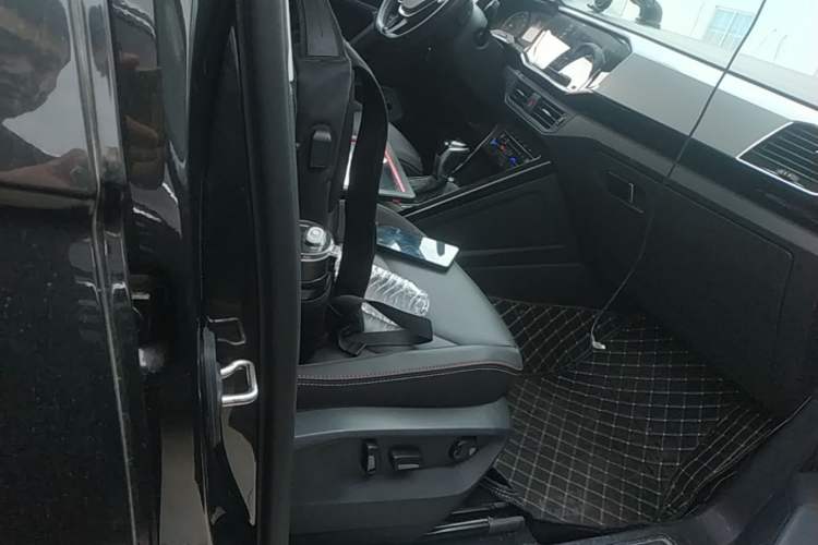 Used Volkswagen Tayron 2022 280TSI Two-Wheel Drive Luxury Smart Connectivity Version Right Front Seat