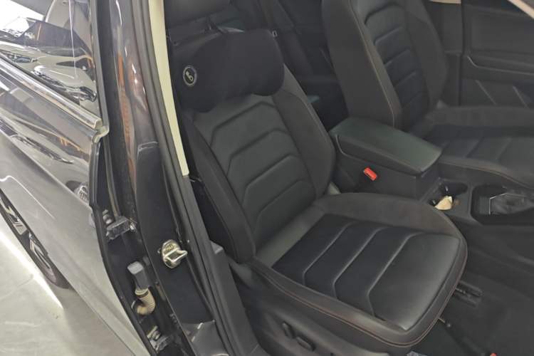Used Volkswagen Tayron 2022 330TSI Two-Wheel Drive Luxury Smart Connectivity Version Right Front Seat