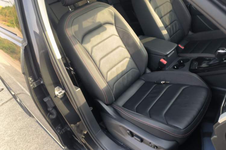 Used Volkswagen Tayron 2022 330TSI Two-Wheel Drive Luxury Connect Plus Version Right Front Seat