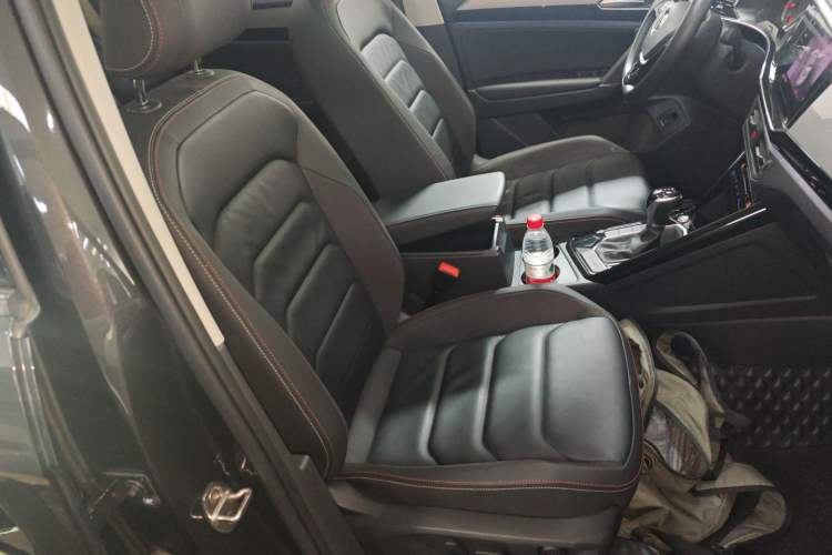 Used Volkswagen Tayron 2022 330TSI Two-Wheel Drive Luxury Smart Connectivity Version Right Front Seat