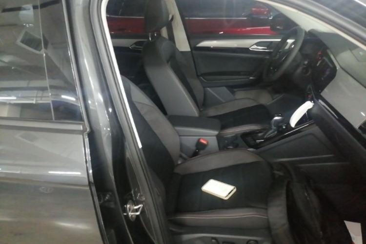 Used Volkswagen Tayron 2022 280TSI Two-Wheel Drive Luxury Smart Connectivity Version Right Front Seat