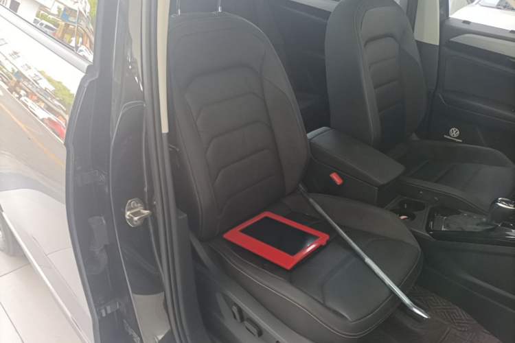 Used Volkswagen Tayron 2022 330TSI Two-Wheel Drive Luxury Connect Plus Version Right Front Seat