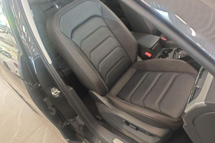 Used Volkswagen Tayron 2022 330TSI Two-Wheel Drive Luxury Smart Connectivity Version Right Front Seat