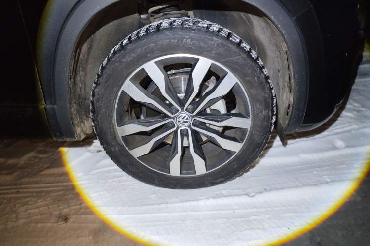 Used Volkswagen Tayron 2022 380TSI Four-Wheel Drive R-Line Connected Version Right Front Wheel Hub