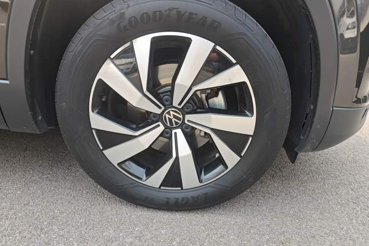 Used Volkswagen Tayron 2022 280TSI Two-Wheel Drive Luxury Smart Connectivity Version Right Front Wheel Hub