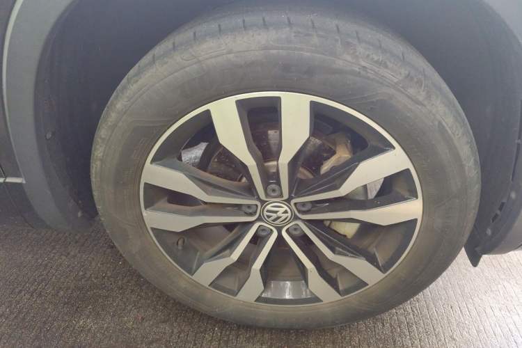 Used Volkswagen Tayron 2022 380TSI Four-Wheel Drive R-Line Connected Version Right Front Wheel Hub