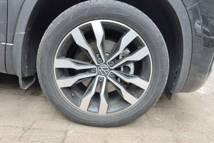Used Volkswagen Tayron 2022 380TSI Four-Wheel Drive R-Line Connected Version Right Front Wheel Hub