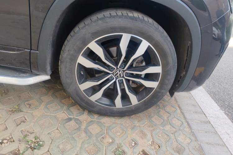 Used Volkswagen Tayron 2022 380TSI Four-Wheel Drive R-Line Connected Version Right Front Wheel Hub