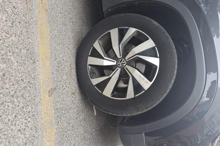 Used Volkswagen Tayron 2022 280TSI Two-Wheel Drive Luxury Smart Connectivity Version Right Front Wheel Hub