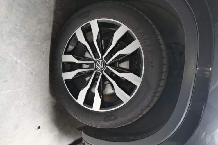 Used Volkswagen Tayron 2022 380TSI Four-Wheel Drive R-Line Connected Version Right Front Wheel Hub