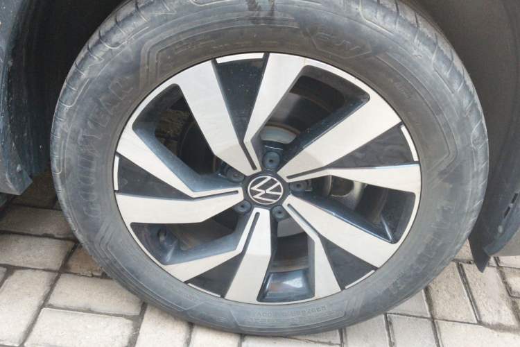 Used Volkswagen Tayron 2022 280TSI Two-Wheel Drive Luxury Smart Connectivity Version Right Front Wheel Hub