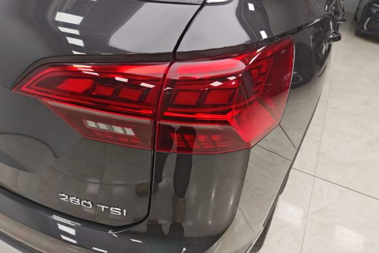 Used Volkswagen Tayron 2022 280TSI Two-Wheel Drive Luxury Smart Connectivity Version Right Rear Taillight