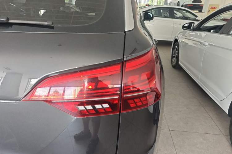 Used Volkswagen Tayron 2022 330TSI Two-Wheel Drive Luxury Smart Connectivity Version Right Rear Taillight
