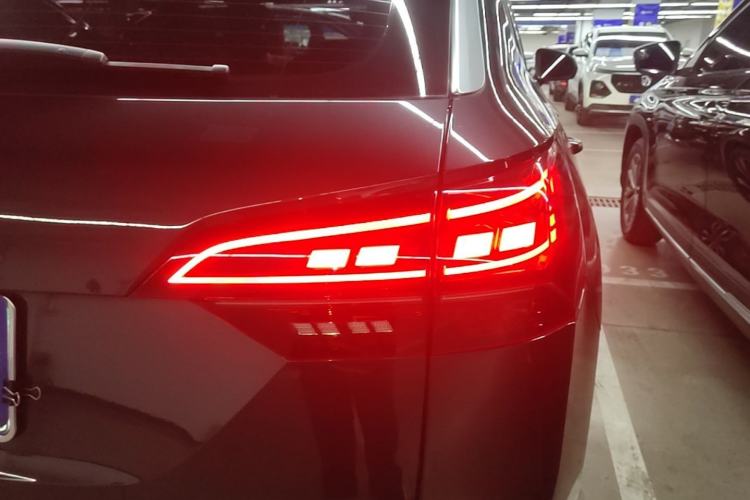 Used Volkswagen Tayron 2022 380TSI Four-Wheel Drive R-Line Connected Version Right Rear Taillight