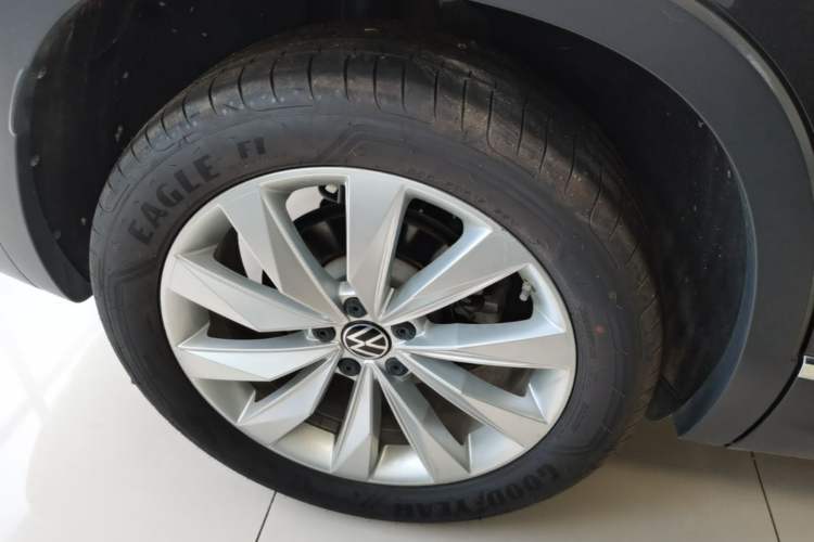 Used Volkswagen Tayron 2022 380TSI Four-Wheel Drive Luxury Connected Pro Version Right Rear Wheel Hub