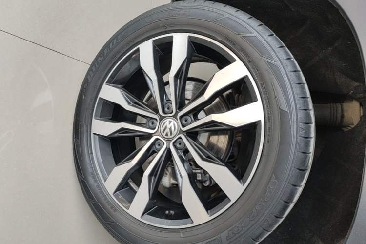 Used Volkswagen Tayron 2022 380TSI Four-Wheel Drive R-Line Connected Version Right Rear Wheel Hub