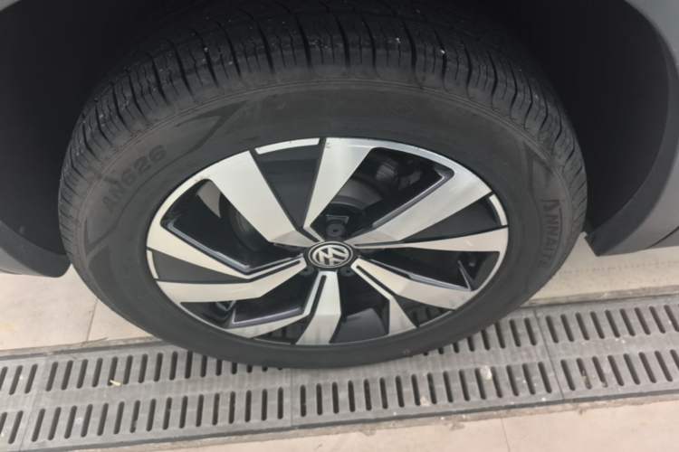 Used Volkswagen Tayron 2022 330TSI Two-Wheel Drive Luxury Connect Plus Version Right Rear Wheel Hub