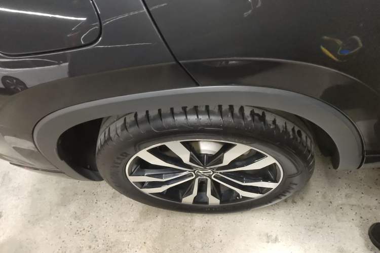 Used Volkswagen Tayron 2022 380TSI Four-Wheel Drive R-Line Connected Version Right Rear Wheel Hub