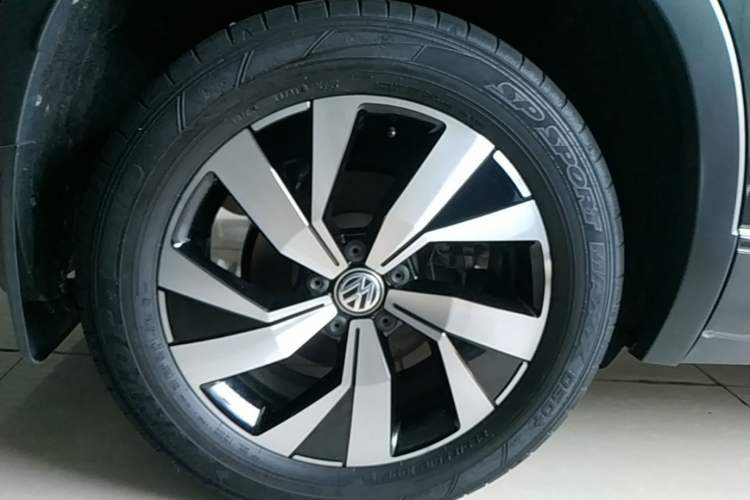 Used Volkswagen Tayron 2022 330TSI Two-Wheel Drive Luxury Smart Connectivity Version Right Rear Wheel Hub