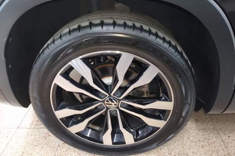 Used Volkswagen Tayron 2022 380TSI Four-Wheel Drive R-Line Connected Version Right Rear Wheel Hub