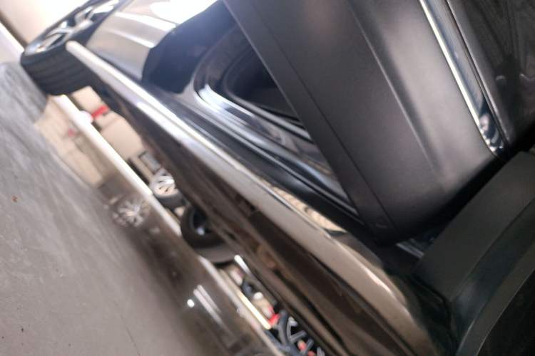 Used Volkswagen Tayron 2022 280TSI Two-Wheel Drive Luxury Smart Connectivity Version Right Side Sill