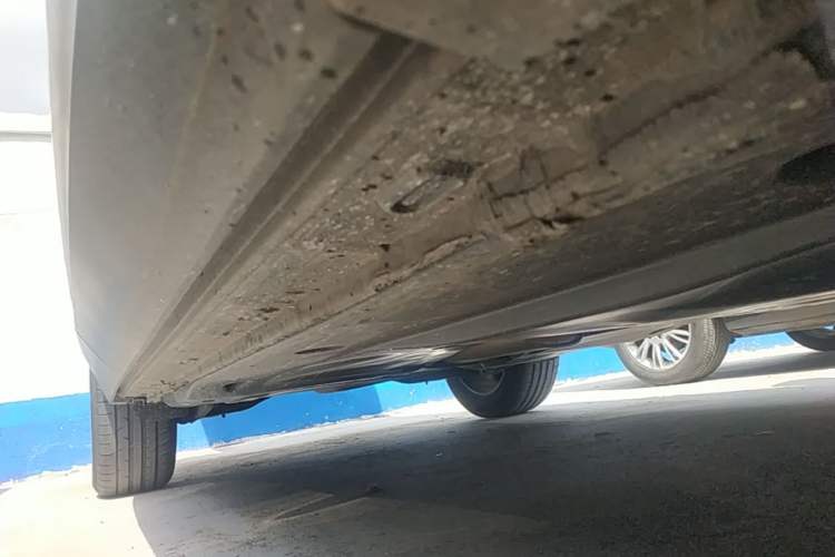 Used Volkswagen Tayron 2022 280TSI Two-Wheel Drive Luxury Smart Connectivity Version Right Side Sill