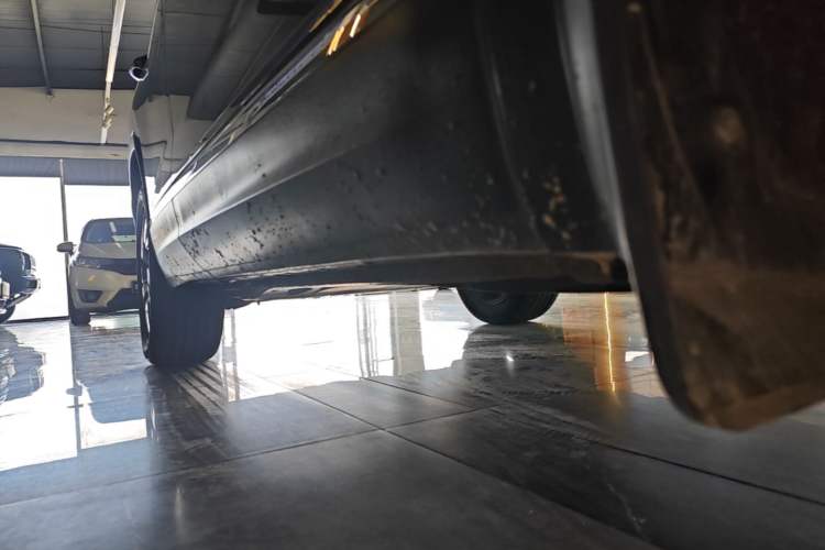 Used Volkswagen Tayron 2022 330TSI Two-Wheel Drive Luxury Smart Connectivity Version Right Side Sill