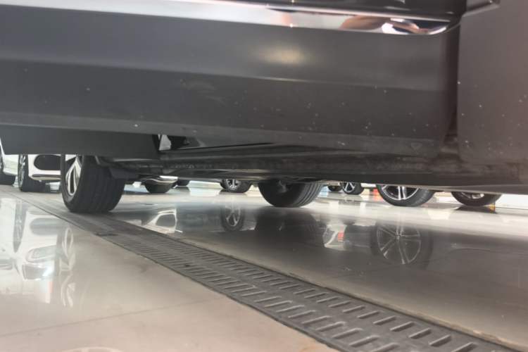Used Volkswagen Tayron 2022 330TSI Two-Wheel Drive Luxury Connect Plus Version Right Side Sill