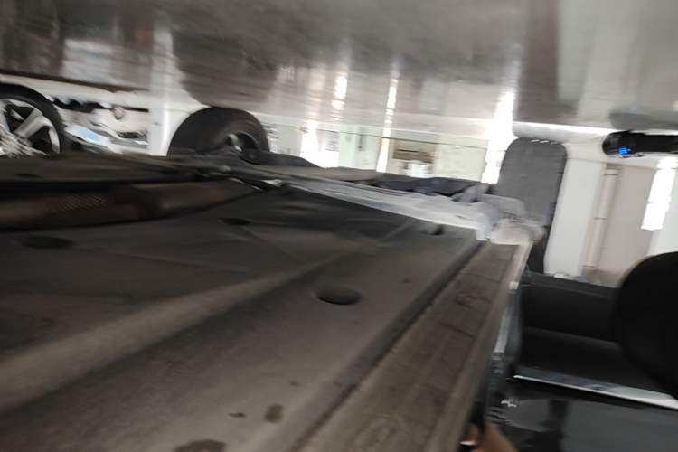Used Volkswagen Tayron 2022 330TSI Two-Wheel Drive Luxury Smart Connectivity Version Right Side Sill