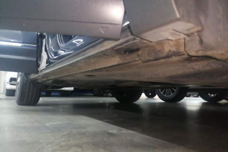 Used Volkswagen Tayron 2022 280TSI Two-Wheel Drive Luxury Smart Connectivity Version Right Side Sill