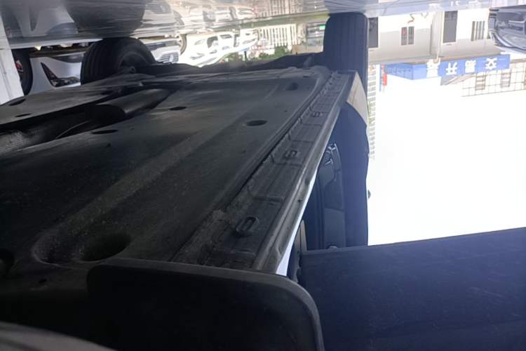 Used Volkswagen Tayron 2022 330TSI Two-Wheel Drive Luxury Connect Plus Version Right Side Sill