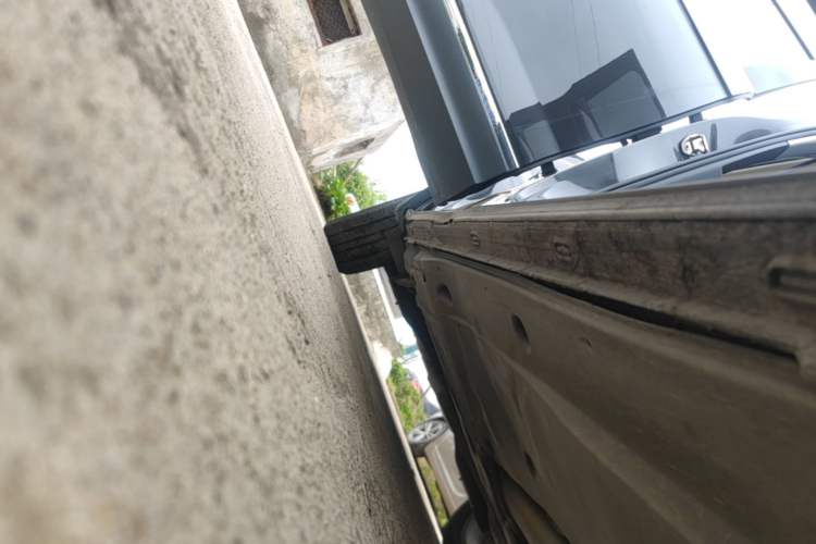 Used Volkswagen Tayron 2022 330TSI Two-Wheel Drive Luxury Connect Plus Version Right Side Sill