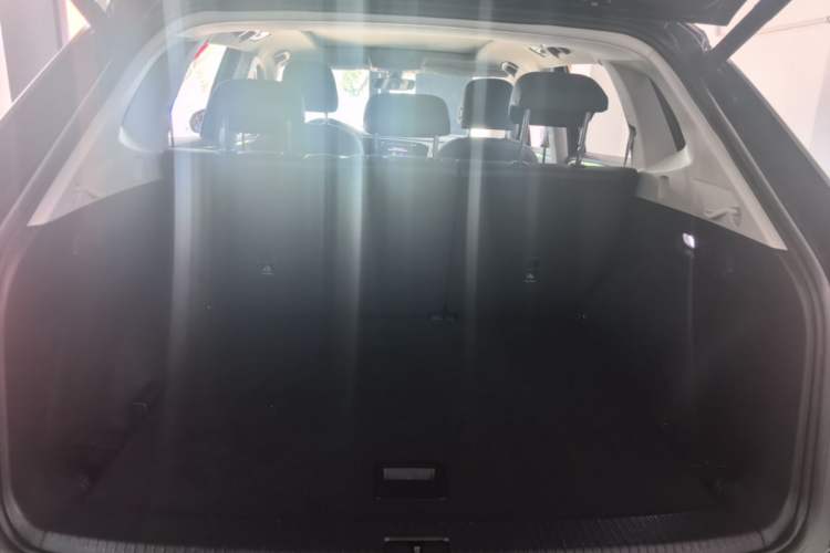 Used Volkswagen Tayron 2022 330TSI Two-Wheel Drive Luxury Connect Plus Version Trunk