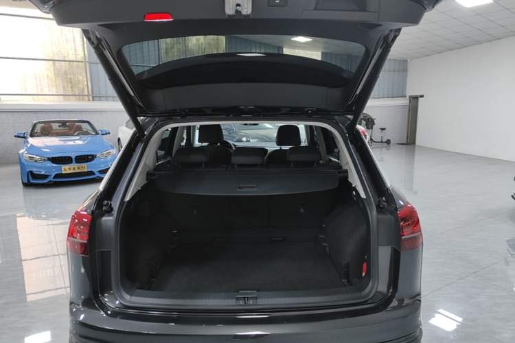 Used Volkswagen Tayron 2022 330TSI Two-Wheel Drive Luxury Smart Connectivity Version Trunk