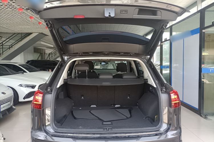 Used Volkswagen Tayron 2022 330TSI Two-Wheel Drive Luxury Connect Plus Version Trunk