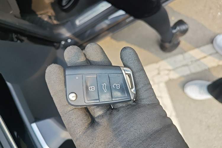Used Volkswagen Tayron 2022 280TSI Two-Wheel Drive Luxury Smart Connectivity Version Vehicle Key