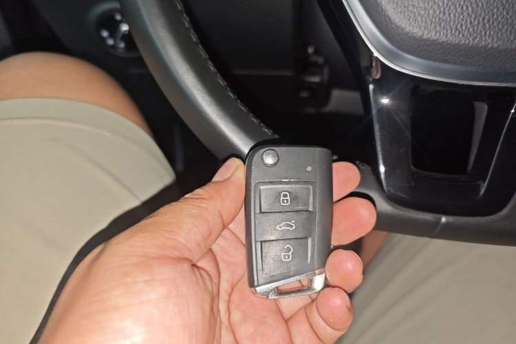 Used Volkswagen Tayron 2022 330TSI Two-Wheel Drive Luxury Smart Connectivity Version Vehicle Key