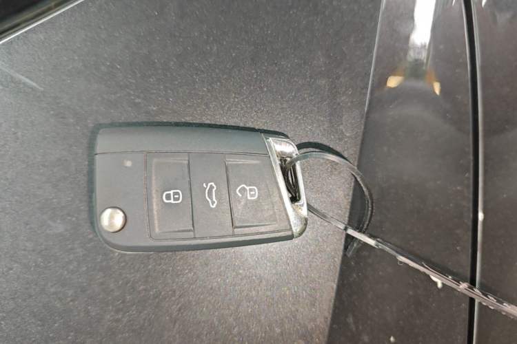 Used Volkswagen Tayron 2022 330TSI Two-Wheel Drive Luxury Smart Connectivity Version Vehicle Key