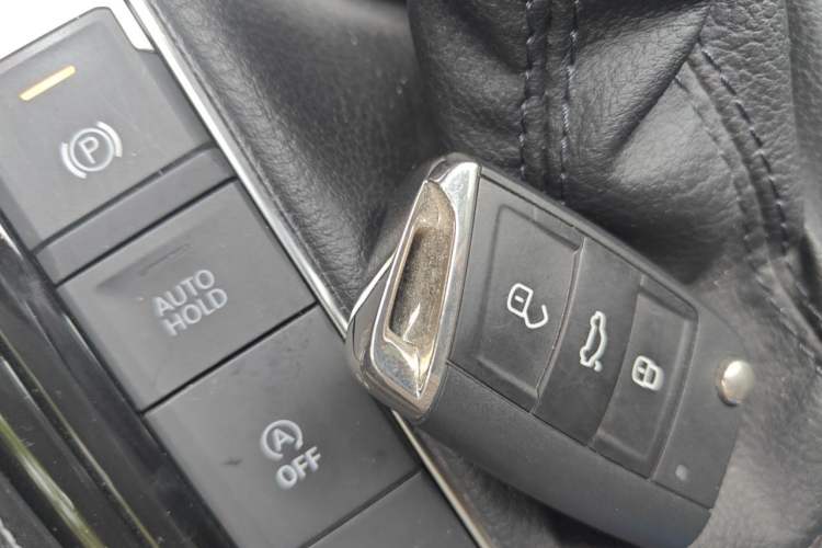 Used Volkswagen Tayron 2022 280TSI Two-Wheel Drive Luxury Smart Connectivity Version Vehicle Key