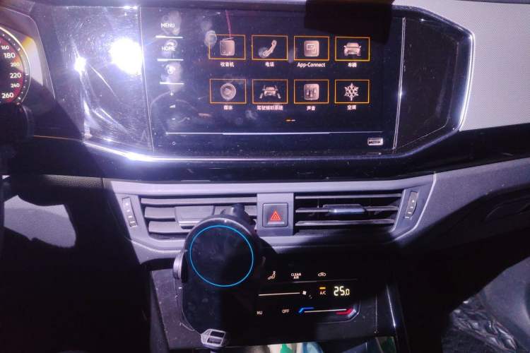 Used Volkswagen Tayron 2022 280TSI Two-Wheel Drive Luxury Smart Connectivity Version Audio And AC Panel