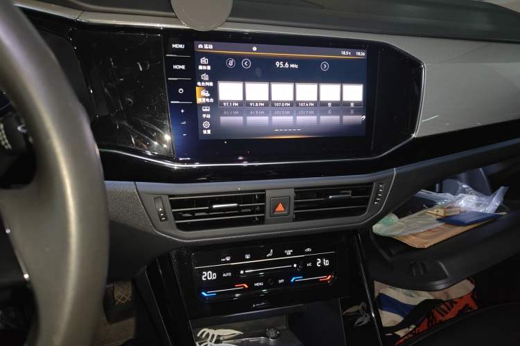 Used Volkswagen Tayron 2022 330TSI Two-Wheel Drive Luxury Smart Connectivity Version Audio And AC Panel