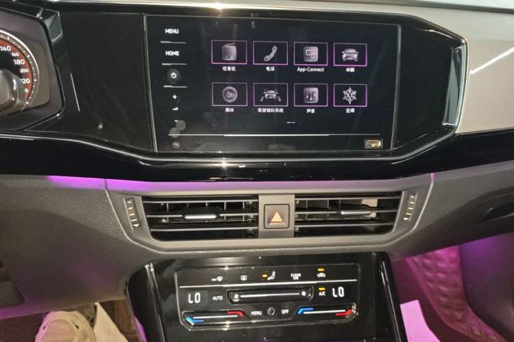 Used Volkswagen Tayron 2022 280TSI Two-Wheel Drive Luxury Smart Connectivity Version Audio And AC Panel