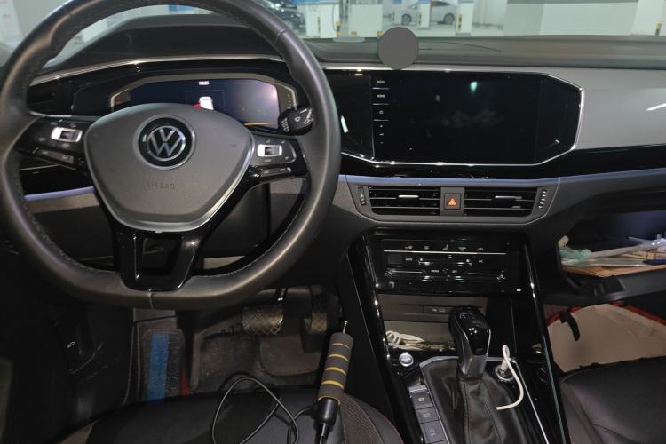 Used Volkswagen Tayron 2022 330TSI Two-Wheel Drive Luxury Smart Connectivity Version Center Console