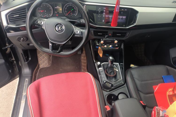 Used Volkswagen Tayron 2022 280TSI Two-Wheel Drive Luxury Smart Connectivity Version Center Console