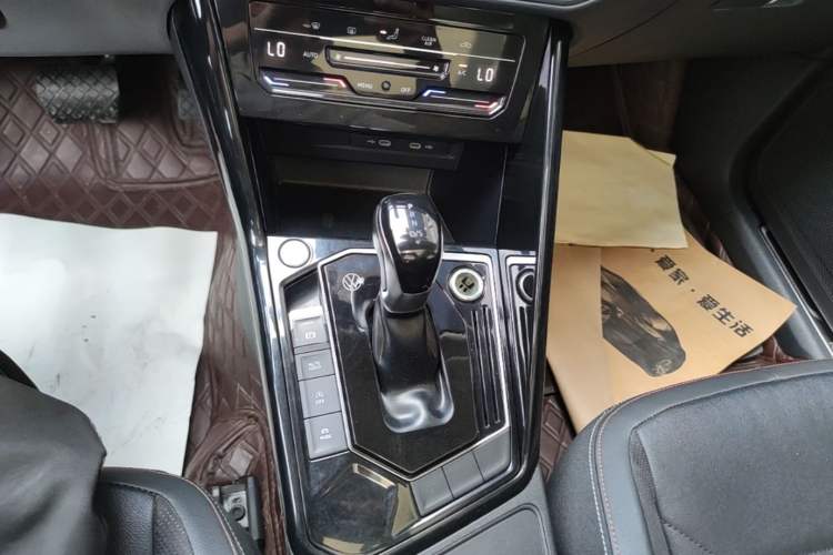 Used Volkswagen Tayron 2022 330TSI Two-Wheel Drive Luxury Smart Connectivity Version Gear Lever