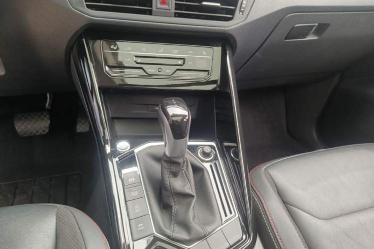 Used Volkswagen Tayron 2022 330TSI Two-Wheel Drive Luxury Connect Plus Version Gear Lever