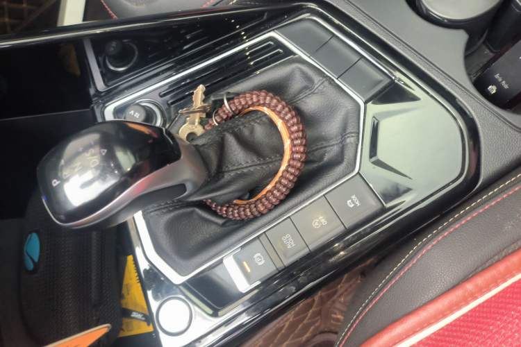Used Volkswagen Tayron 2022 280TSI Two-Wheel Drive Luxury Smart Connectivity Version Gear Lever