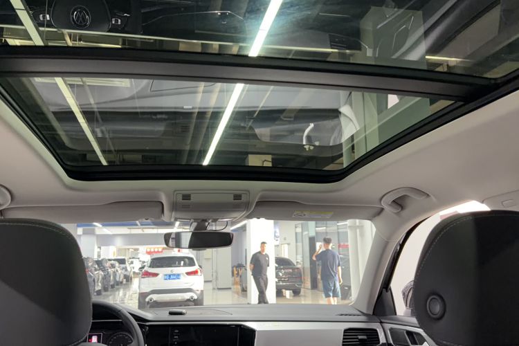 Used Volkswagen Tayron 2022 280TSI Two-Wheel Drive Luxury Smart Connectivity Version Headliner