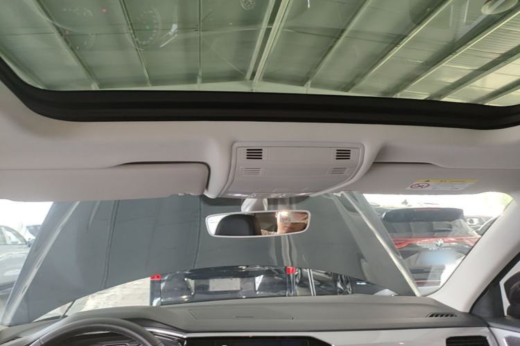 Used Volkswagen Tayron 2022 330TSI Two-Wheel Drive Luxury Smart Connectivity Version Headliner
