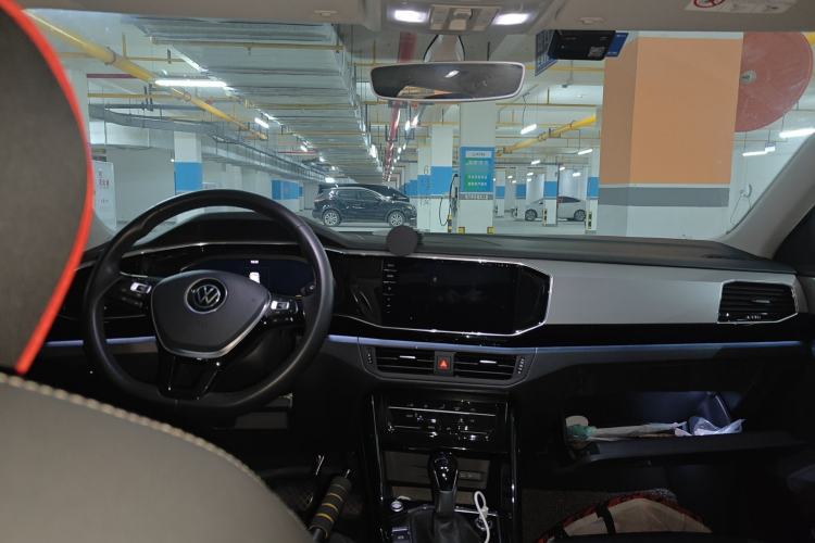 Used Volkswagen Tayron 2022 330TSI Two-Wheel Drive Luxury Smart Connectivity Version Headliner